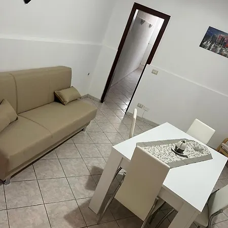 Sleep And Fly Apartment